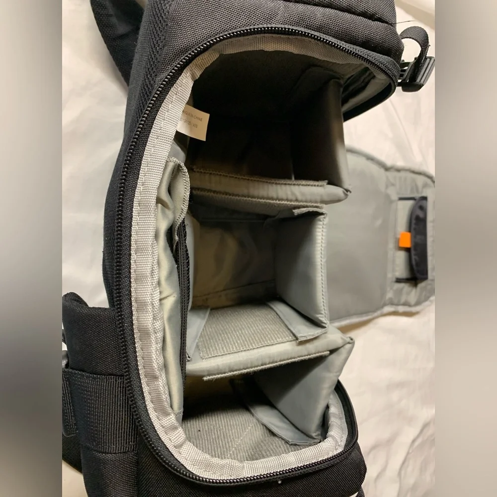 EUC Lowepro SlingShot 200 AW, All-Weather BackPack/Sling Bag - Black camera bag